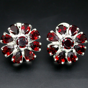 Симпатичные серьги с гранатами