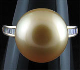 Кольцо с крупной жемчужиной и бриллиантами Золото