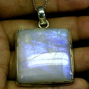 Крупный кулон с лунным камнем