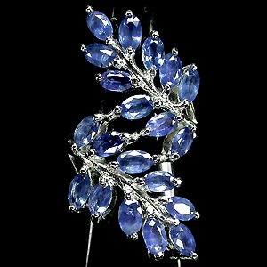 Эффектное кольцо с синими сапфирами