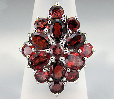 Замечательное кольцо с гранатами