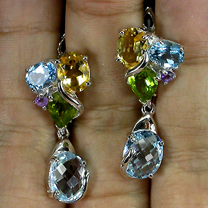 Замечательные серьги с самоцветами