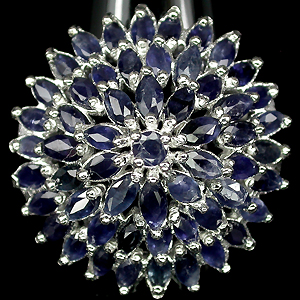 Эффектное кольцо с синими сапфирами