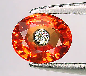 Оранжевый сапфир с бриллиантом 