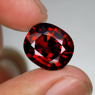 Великолепный крупный гранат 10,67 карат