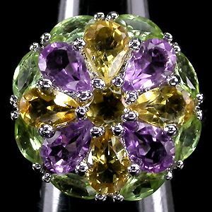 Замечательное кольцо с самоцветами