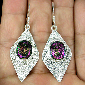 Серьги с мистик-топазами на текстурной площадке