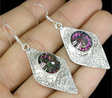 Серьги с мистик-топазами на текстурной площадке Серебро 925