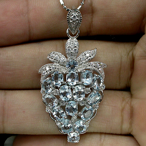 Кулон с нежно-голубыми топазами