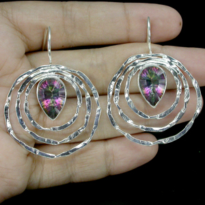 Оригинальные серьги с мистическими топазами