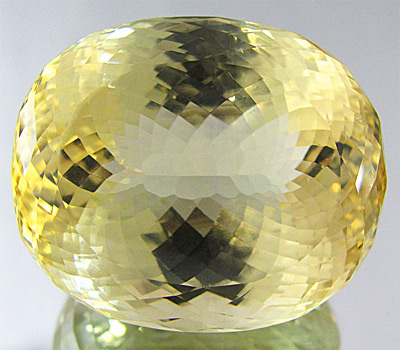 Крупный кунцит 140,52 карат