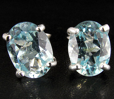 Пусеты с голубыми топазами