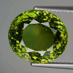 Крупный зеленый турмалин 8,2 карат