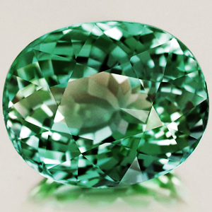 Крупный голубовато-зеленый турмалин 8,2 карат