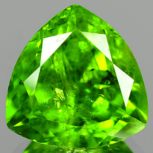 Крупный перидот 12,23 карат