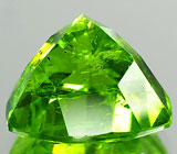 Крупный перидот 12,23 карат 