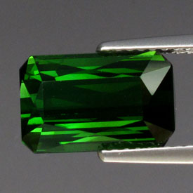 Насыщенно-зеленый турмалин 4,68 карат