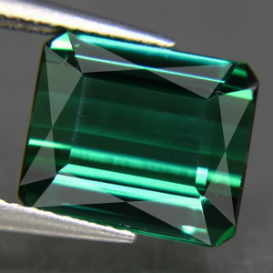 Чистейший крупный турмалин 8,4 карат