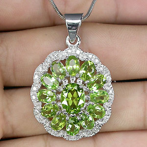 Великолепный кулон с перидотами