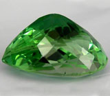 Крупный зеленый кунцит 40,9 карат 