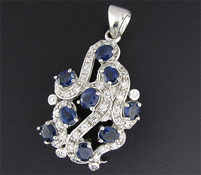 Элегантный кулон с синими сапфирами