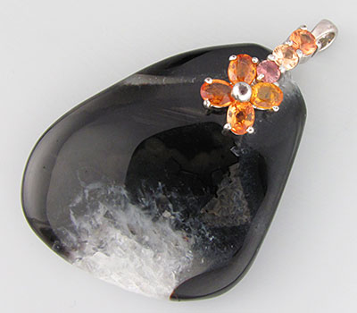 Кулон с агатом и сапфирами