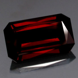 Крупный насыщенный гранат 16,99 карат