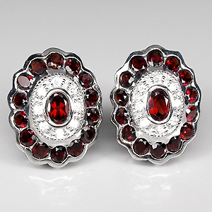 Эффектные серьги с гранатами