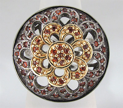 Ажурное кольцо с гранатами