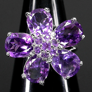 Чудесное кольцо-цветок с аметистами