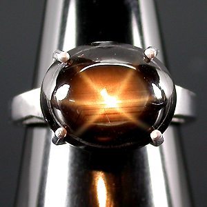 Изящное кольцо со звездчатым сапфиром