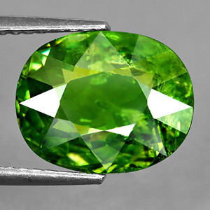 Ярко-зеленый демантоид гранат 4,62 карат