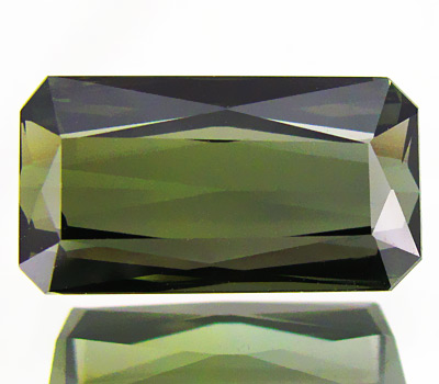 Крупный чистый турмалин 8,78 карат