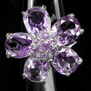 Чудесное кольцо-цветок с аметистами