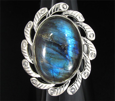 Эффектное кольцо с лабрадоритом