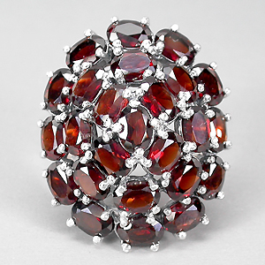 Великолепное массивное кольцо с гранатами