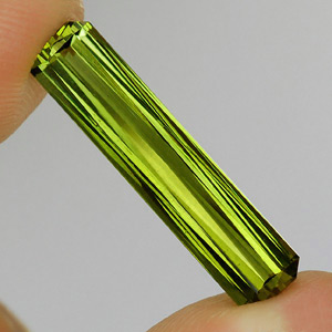 Желто-зеленый турмалин 10 карат