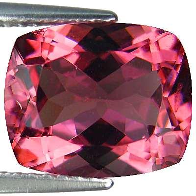 Ярко-розовый турмалин 3,96 карат