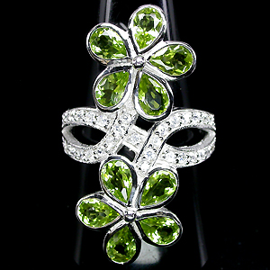 Прелестное кольцо с перидотами