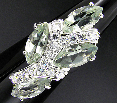 Замечательное кольцо с зелеными аметистами