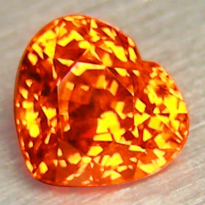 Блестящий мандариновый спессартин 2,45 карат