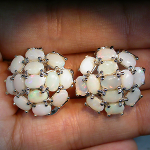 Серьги с белыми solid опалами