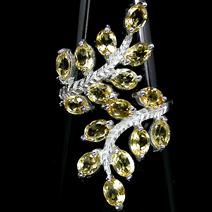 Элегантное кольцо с золотистыми цитринами