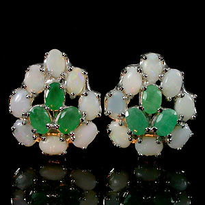 Серьги с белыми solid опалами и изумрудами
