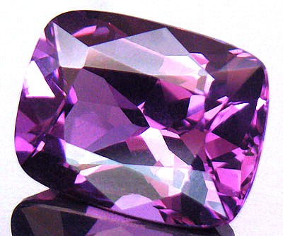 Крупная пурпурно-розовая шпинель 4,72 карат