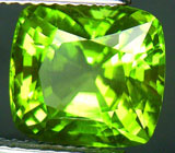 Эффектный перидот 4,6 карат 