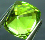 Эффектный перидот 4,6 карат 