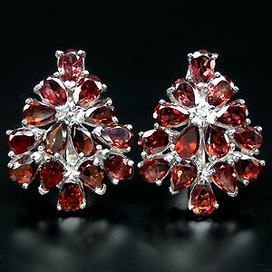 Замечательные серьги с гранатами