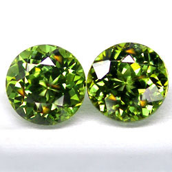 Пара демантоидов 1,32 карат