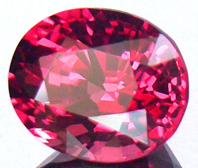 Яркая шпинель 1,68 карат